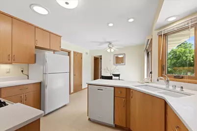 4978 S 24th St, Milwaukee, WI 53221 - Photo 8