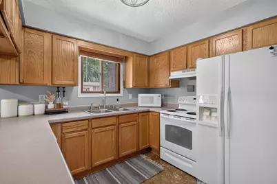 1510  Cliffview Dr, Holmen, WI 54636 - Photo 12