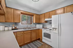 1510 Cliffview Dr, Holmen, WI 54636 - Photo 12