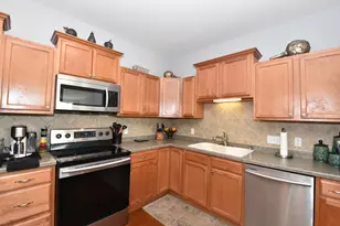 1033 Hastings Ct, Racine, WI 53406 - Photo 2