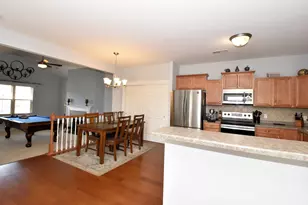 1033 Hastings Ct, Racine, WI 53406 - Photo 8