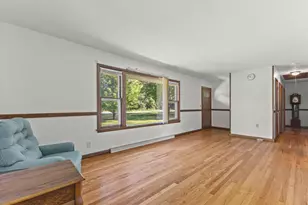 N84W19255 Menomonee Ave, Menomonee Falls, WI 53051 - Photo 8