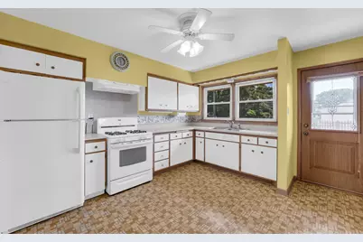4418 S Kentucky Ave, Milwaukee, WI 53221 - Photo 10