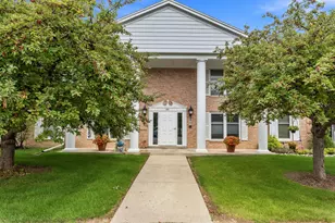 940 W Heritage Ct, Mequon, WI 53092 - Photo 1