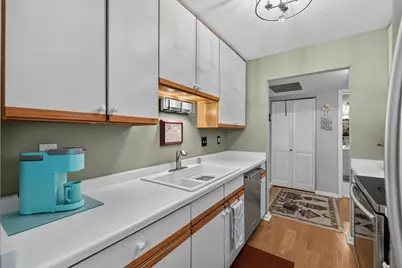 940 W Heritage Ct #104, Mequon, WI 53092 - Photo 6