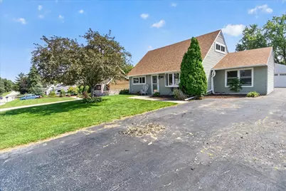 7101 W Allerton Ave, Greenfield, WI 53220 - Photo 4