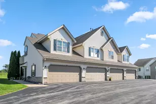 981 Hastings Ct, Sturtevant, WI 53406 - Photo 4