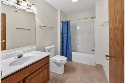17410 W Lincoln Ave, New Berlin, WI 53146 - Photo 20