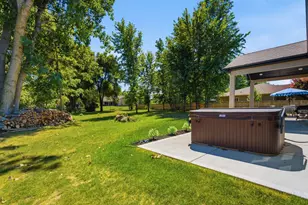 10027 Camelot Dr, Racine, WI 53406 - Photo 42