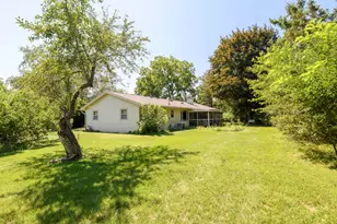 S87W27350 Ridgeway Ct, Vernon, WI 53149 - Photo 2