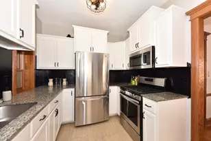 1714 E Kane Pl, Milwaukee, WI 53202 - Photo 10