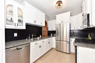 1714 E Kane Pl, Milwaukee, WI 53202 - Photo 8