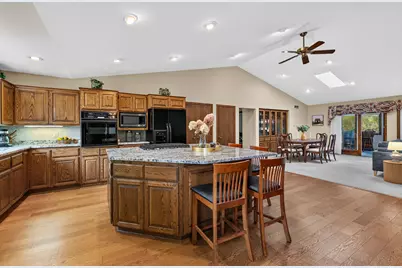 210  Riveredge Ct, Thiensville, WI 53092 - Photo 6