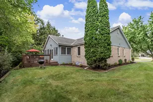 210 Riveredge Ct, Thiensville, WI 53092 - Photo 4