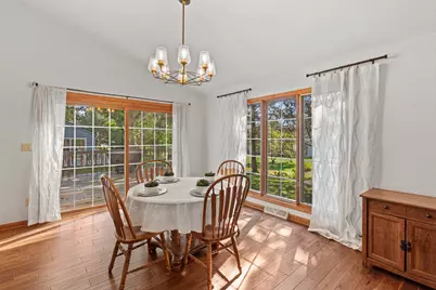 7727 W Maple Ridge Ct, Franklin, WI 53132 - Photo 6
