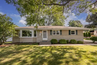 N86W14553  Macarthur Dr, Menomonee Falls, WI 53051 - Photo 2
