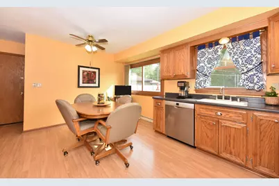 N56W15810  Bette Dr, Menomonee Falls, WI 53051 - Photo 10