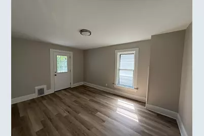 1537 E Irving Pl, Milwaukee, WI 53202 - Photo 10