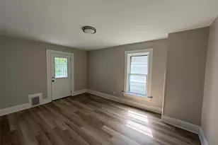 1537 E Irving Pl, Milwaukee, WI 53202 - Photo 10
