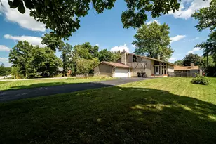 2100 S Woodshire Dr, New Berlin, WI 53151 - Photo 34