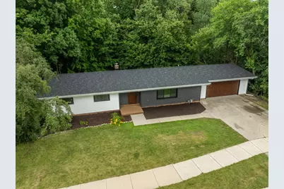 2421  Skyline Dr, West Bend, WI 53090 - Photo 44
