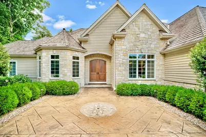 20765  Lincolnshire Ct, Brookfield, WI 53045 - Photo 4
