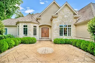 20765 Lincolnshire Ct, Brookfield, WI 53045 - Photo 4
