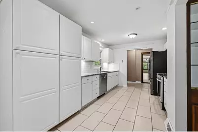 611 W Mequon Rd, Mequon, WI 53092 - Photo 14