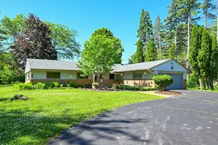 611 W Mequon Rd, Mequon, WI 53092 - Photo 8