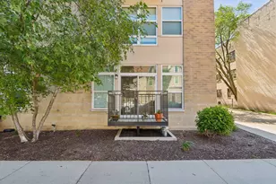 1550 N Warren Ave, Milwaukee, WI 53202 - Photo 38
