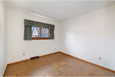 5401 W Cold Spring Rd, Greenfield, WI 53220 - Photo 10