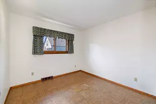 5401 W Cold Spring Rd, Greenfield, WI 53220 - Photo 10