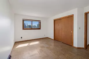 5401 W Cold Spring Rd, Greenfield, WI 53220 - Photo 8