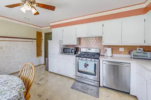 7827 W Eden Pl, Milwaukee, WI 53220 - Photo 10