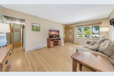 7827 W Eden Pl, Milwaukee, WI 53220 - Photo 6