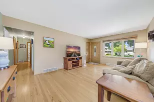 7827 W Eden Pl, Milwaukee, WI 53220 - Photo 6