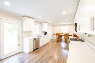 W358N5884 Surrey Dr, Oconomowoc, WI 53066 - Photo 6