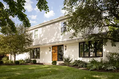 W358N5884  Surrey Dr, Oconomowoc, WI 53066 - Photo 2
