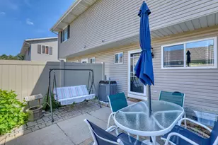 W163N11522 Windsor Ct, Germantown, WI 53022 - Photo 2