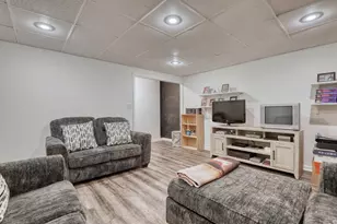 W163N11522 Windsor Ct, Germantown, WI 53022 - Photo 6