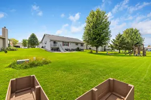 1205 Huron Way, Hartford, WI 53027 - Photo 32