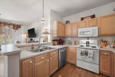 4120 S Lake Dr #265, Saint Francis, WI 53235 - Photo 8