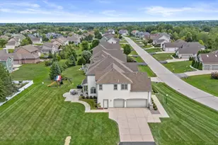 11222 W Meadowcreek Dr, Milwaukee, WI 53224 - Photo 2