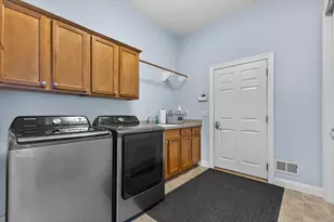 11222 W Meadowcreek Dr, Milwaukee, WI 53224 - Photo 18
