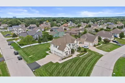 11222 W Meadowcreek Dr, Milwaukee, WI 53224 - Photo 38