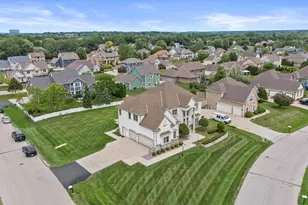 11222 W Meadowcreek Dr, Milwaukee, WI 53224 - Photo 38