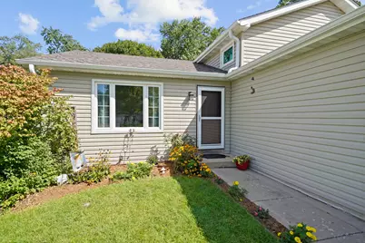 986  93rd St, Pleasant Prairie, WI 53158 - Photo 2