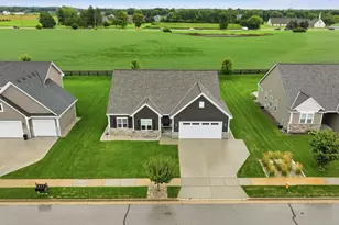 1431 Rosewood Pass, Oconomowoc, WI 53066 - Photo 6