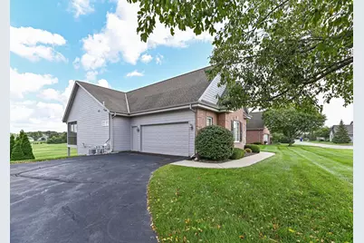 222  Eagle Cove Cir, North Prairie, WI 53153 - Photo 2