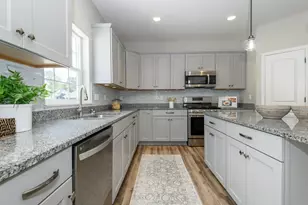 466 Bleeker St, Delafield, WI 53018 - Photo 18